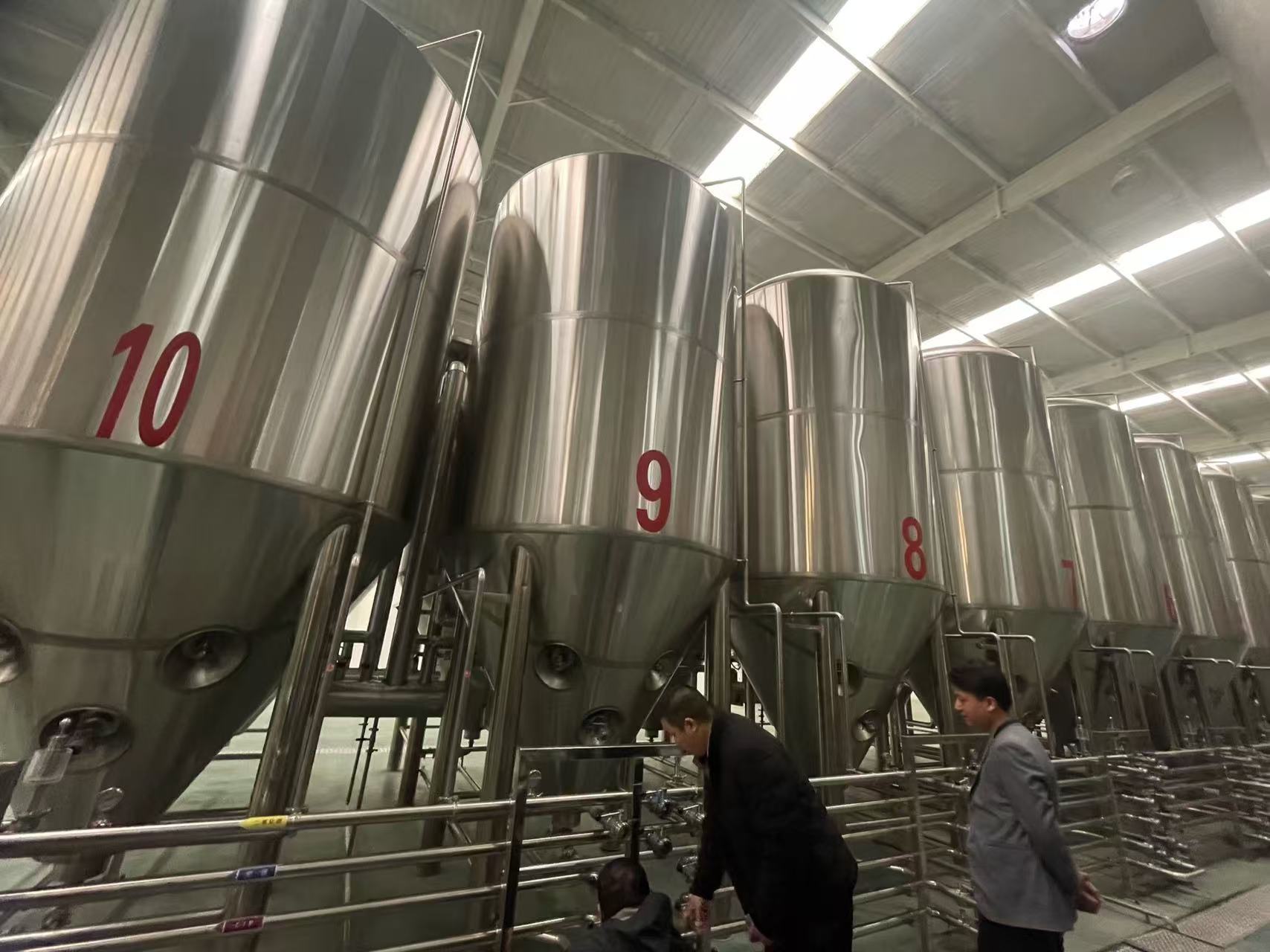 昌乐精酿啤酒设备厂—平面布置、设备设计、制造、调试、培训等一条龙服务